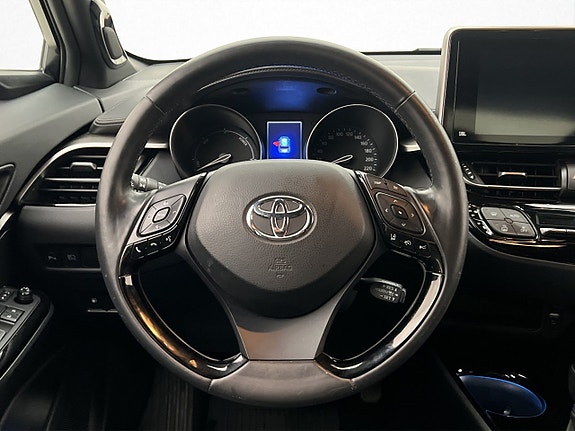 Toyota C-HR 10 of 30