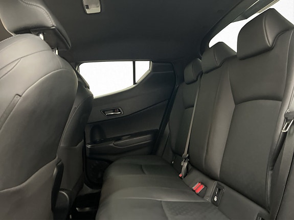 Toyota C-HR 18 of 30