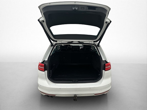 Volkswagen Passat 28 of 30