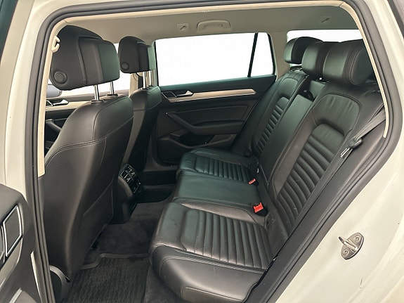 Volkswagen Passat 15 of 30
