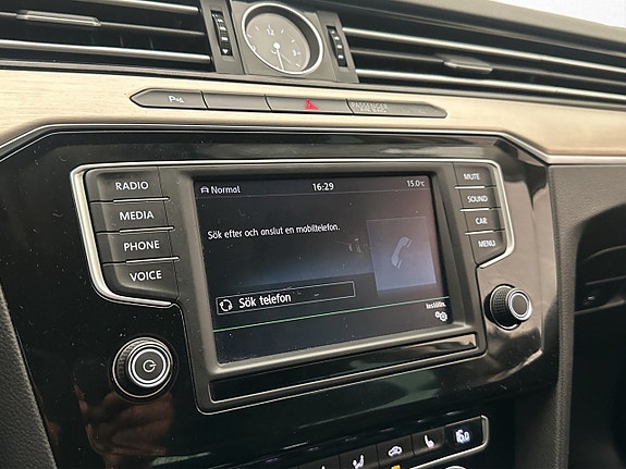 Volkswagen Passat 20 of 30