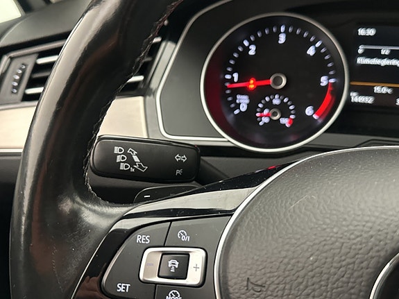 Volkswagen Passat 26 of 30