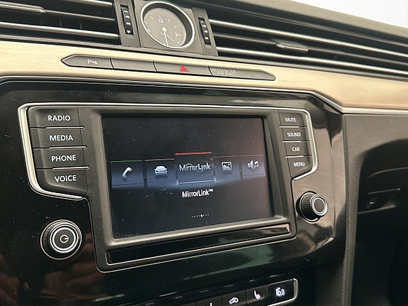 Volkswagen Passat 21 of 30
