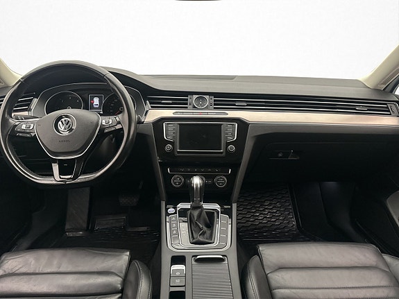 Volkswagen Passat 11 of 30