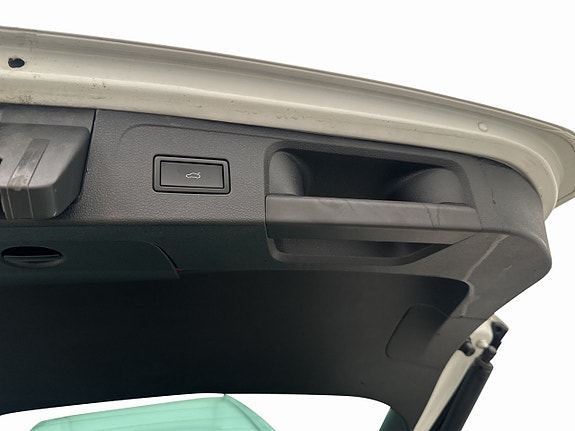 Volkswagen Passat 30 of 30
