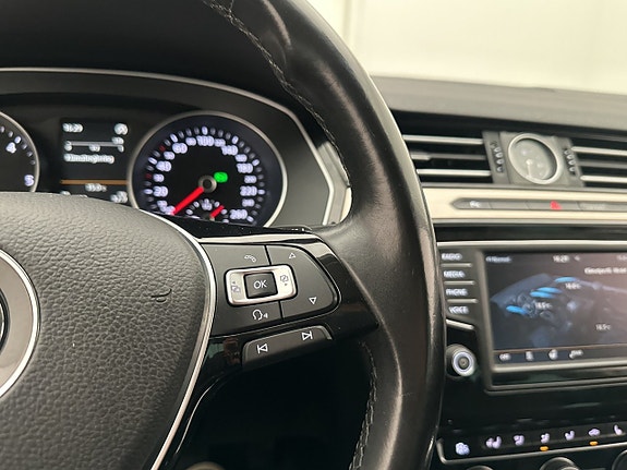 Volkswagen Passat 18 of 30