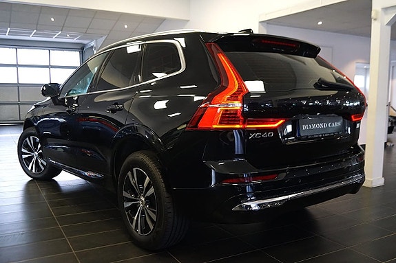 Volvo XC60 2 of 17