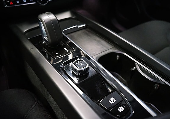 Volvo XC60 13 of 17