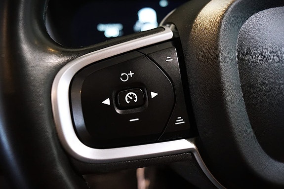 Volvo XC60 8 of 17
