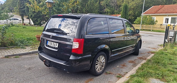 Lancia Voyager 3 of 9