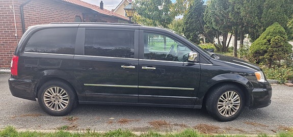 Lancia Voyager 2 of 9