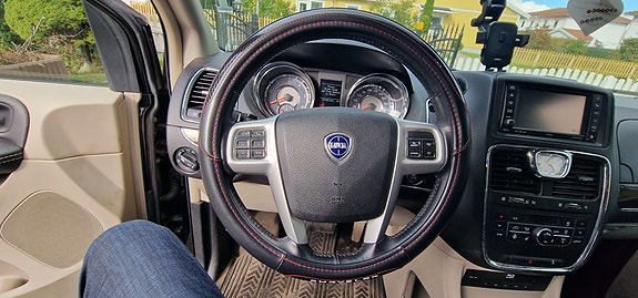 Lancia Voyager 6 of 9