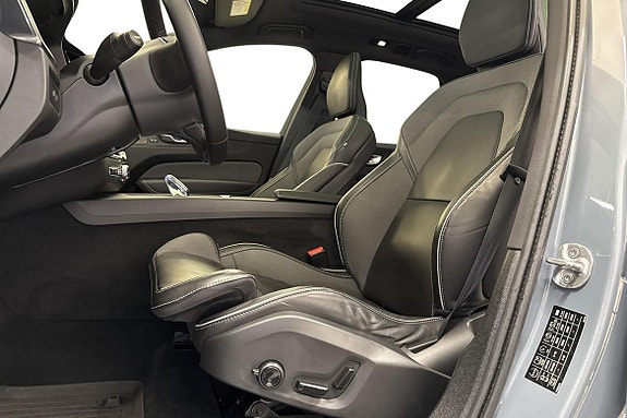 Volvo XC60 13 of 22