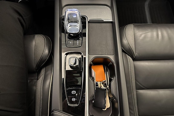 Volvo XC60 17 of 22