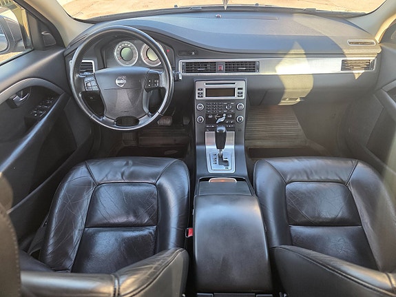 Volvo V70 7 of 8