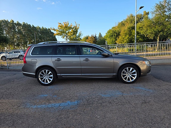 Volvo V70 3 of 8