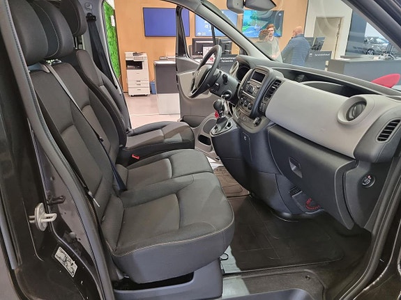 Renault Trafic 11 of 15