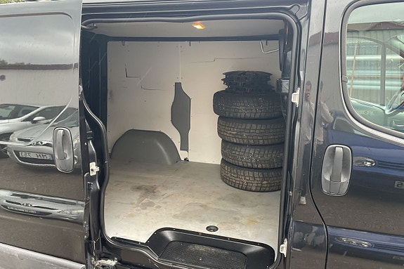 Opel Vivaro 10 of 10