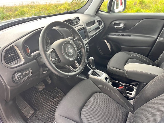Jeep Renegade 4 of 8