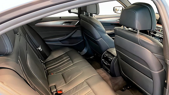 BMW 530e 5 of 8