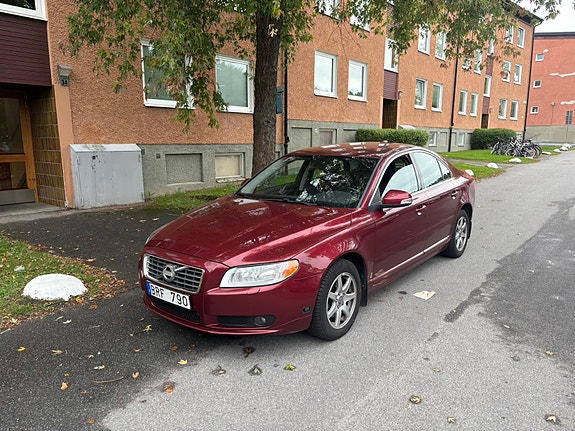 Volvo S80 2 of 9