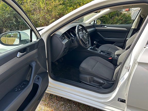 Volkswagen Passat 12 of 13
