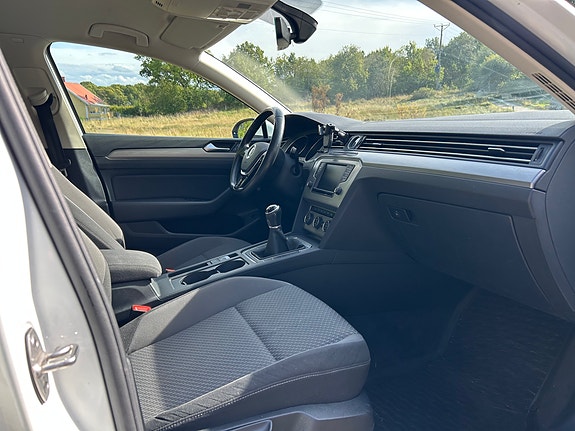 Volkswagen Passat 8 of 13