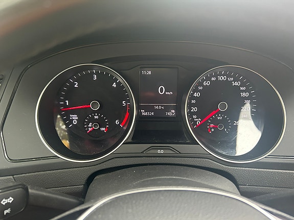Volkswagen Passat 10 of 13