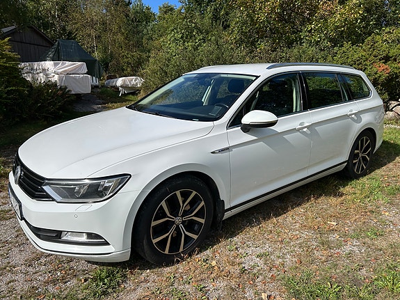 Volkswagen Passat 2 of 13