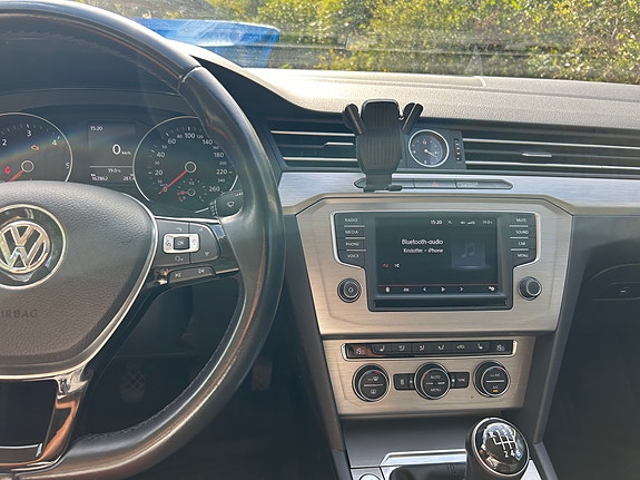 Volkswagen Passat 11 of 13