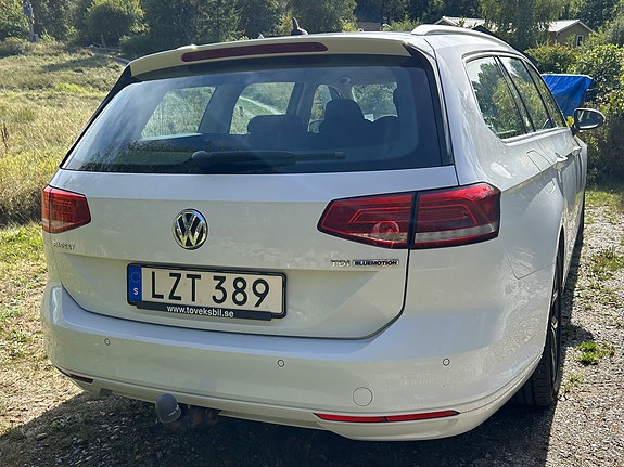 Volkswagen Passat 4 of 13