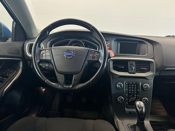 Volvo V40 12 of 19