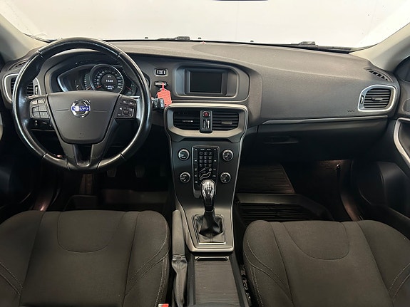 Volvo V40 11 of 19