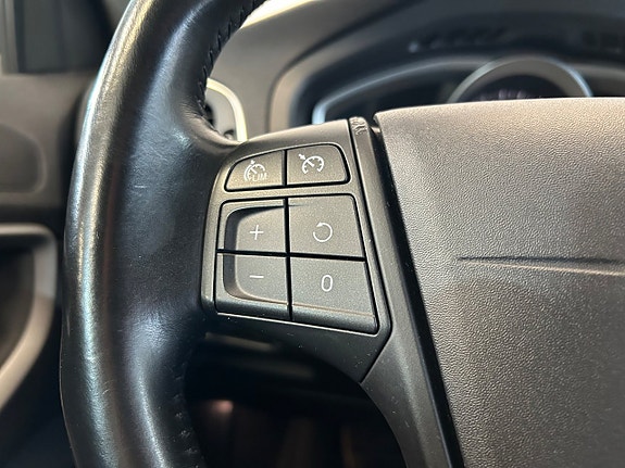 Volvo V40 9 of 19