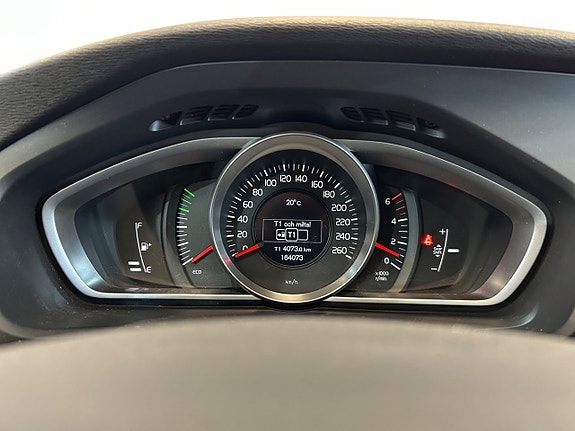 Volvo V40 8 of 19