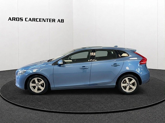Volvo V40 2 of 19