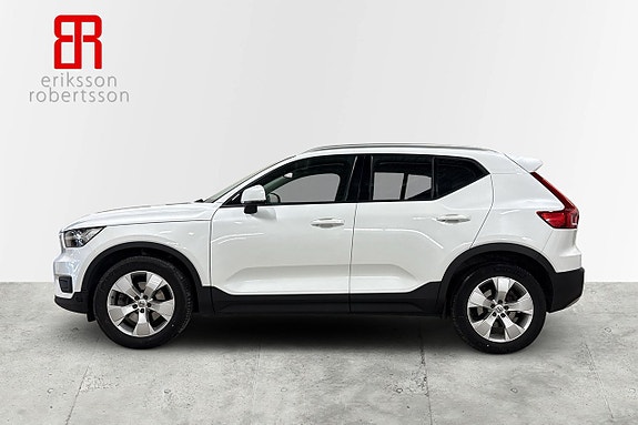 Volvo XC40 2 of 5