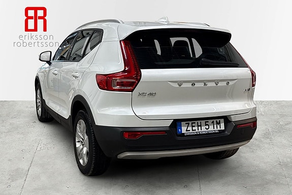 Volvo XC40 3 of 5