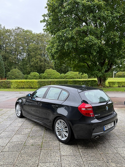 BMW 118d 2 of 7
