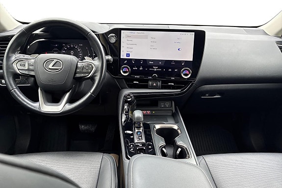 Lexus NX350h 8 of 25
