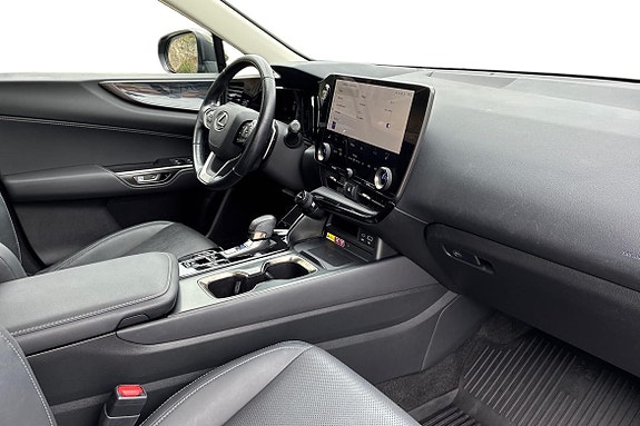 Lexus NX350h 12 of 25