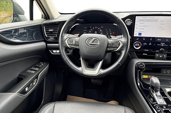 Lexus NX350h 9 of 25