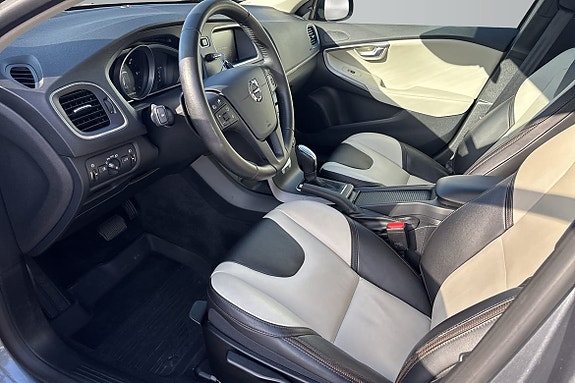 Volvo V40 Cross Country 10 of 17