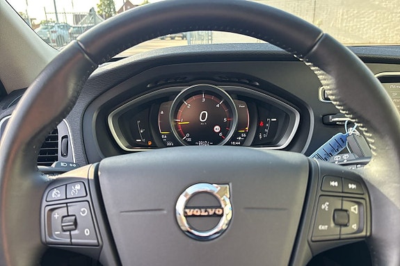 Volvo V40 Cross Country 14 of 17