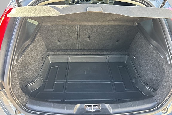 Volvo V40 Cross Country 9 of 17