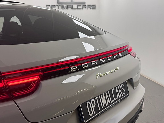 Porsche Panamera 4 18 of 19