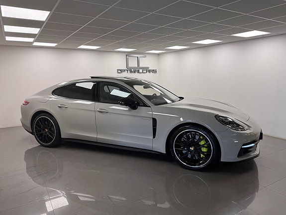 Porsche Panamera 4 15 of 19