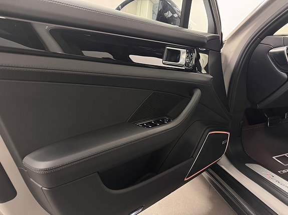 Porsche Panamera 4 10 of 19