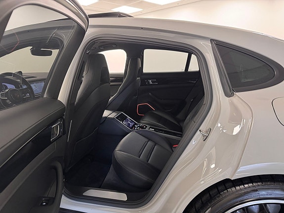 Porsche Panamera 4 13 of 19