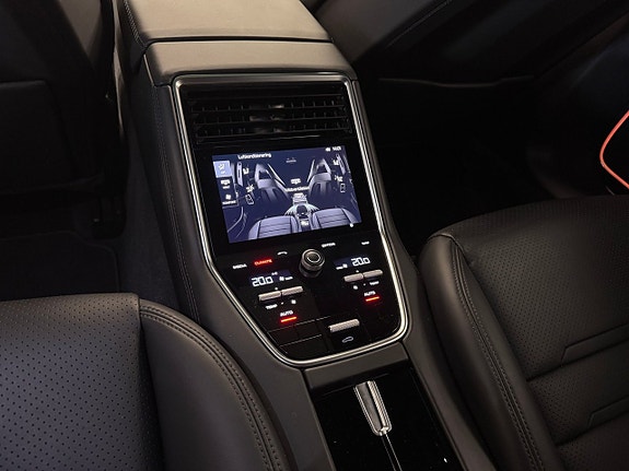 Porsche Panamera 4 12 of 19